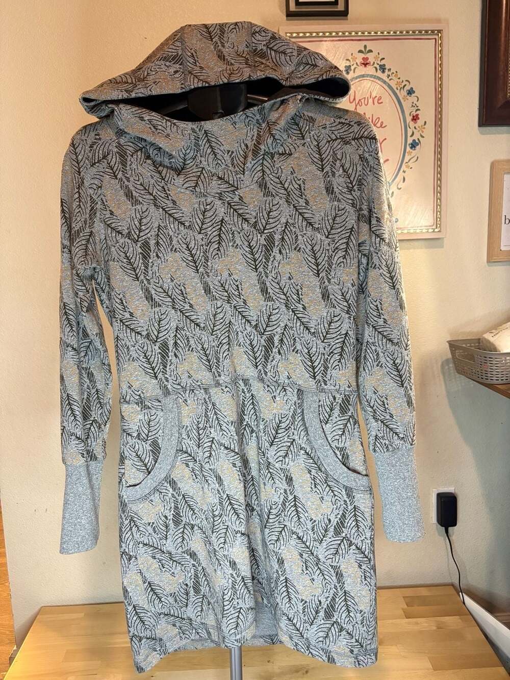 Lolë Easy Hoodie Dress Women's Medium Grey Leaf Print Pullover Sweatshirt Dress